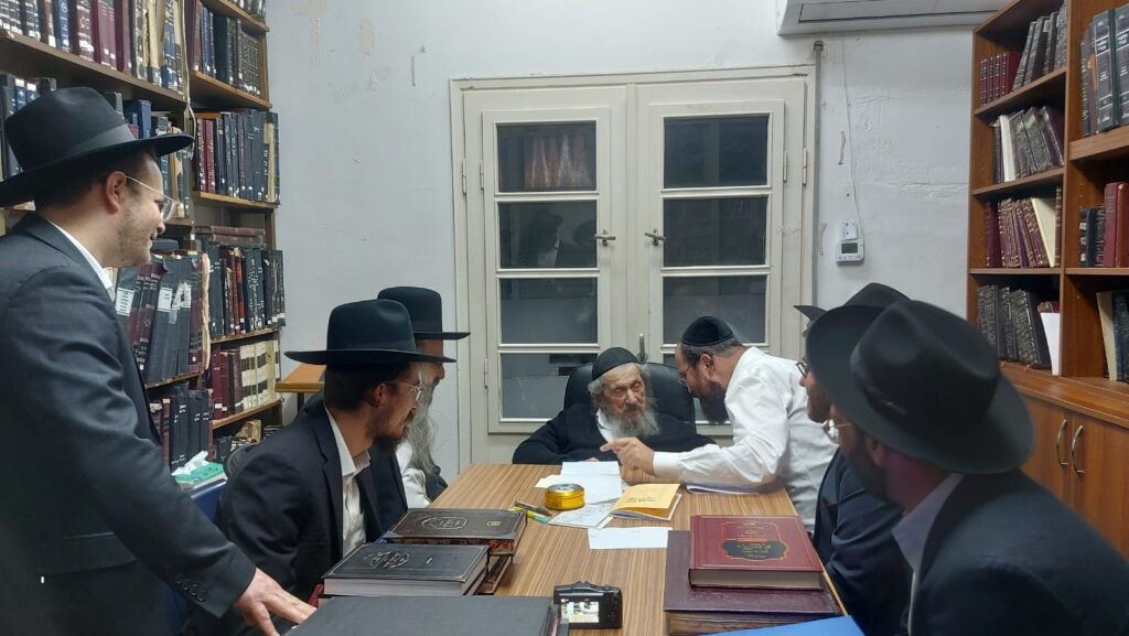 לאחר מתקפה של רבנים: מרן הגר"ד לנדו בירך את מתנדבי השומרים