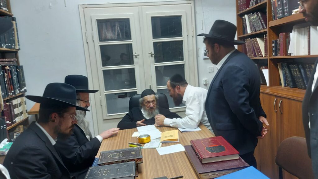 לאחר מתקפה של רבנים: מרן הגר"ד לנדו בירך את מתנדבי השומרים