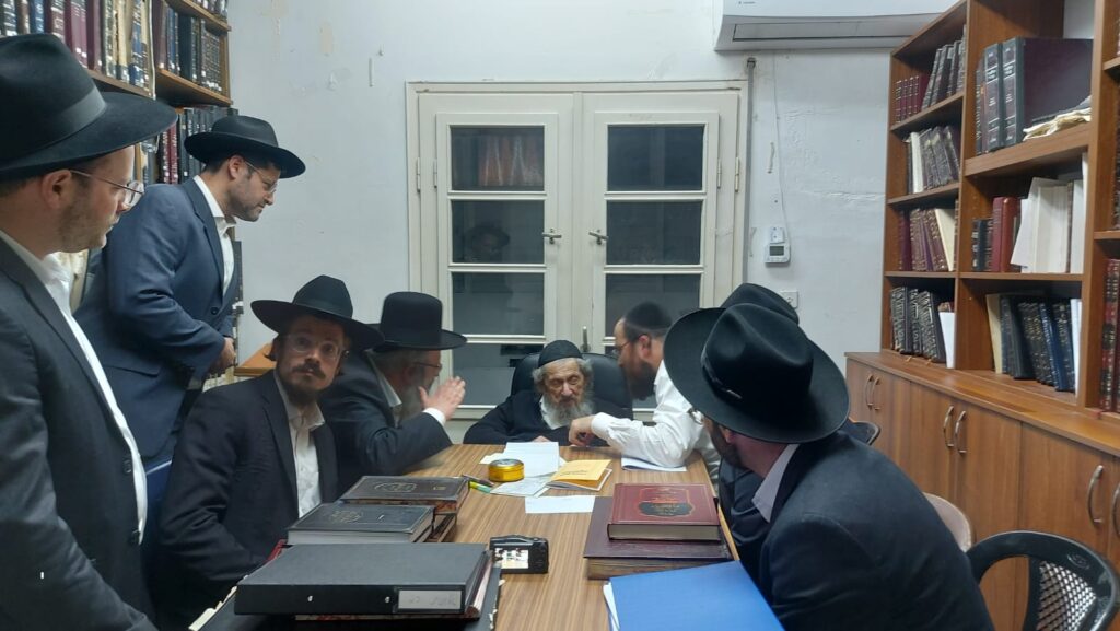 לאחר מתקפה של רבנים: מרן הגר"ד לנדו בירך את מתנדבי השומרים