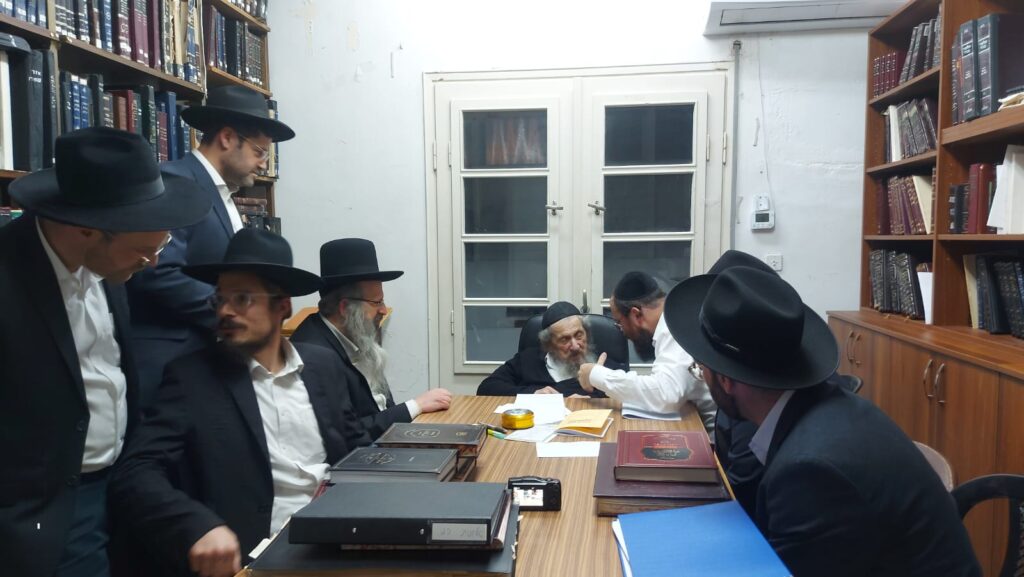 לאחר מתקפה של רבנים: מרן הגר"ד לנדו בירך את מתנדבי השומרים