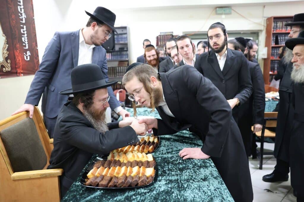 הפוסק הנודע נהנה מבקיאות הבחורים בהלכות ברכות