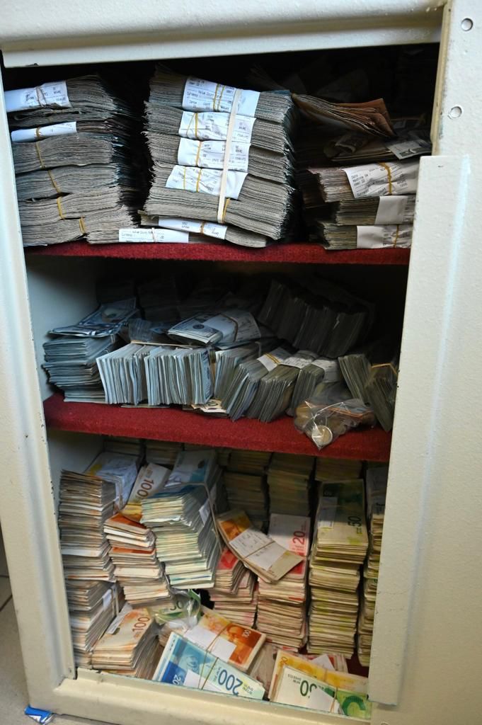 שטרות מכל הצבעים: המיליונים שהוחבאו בבתי העזתים הגיעו לישראל