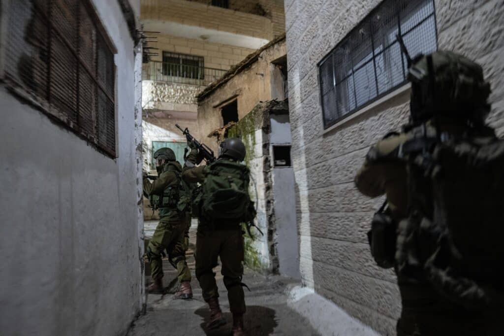 חסרי אחריות: משפחות החטופים חוסמות את נתיבי איילון