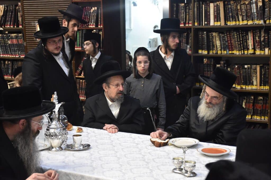 עם הדג הארוך: הרבי מלעלוב ערך טיש לרגל היארצייט