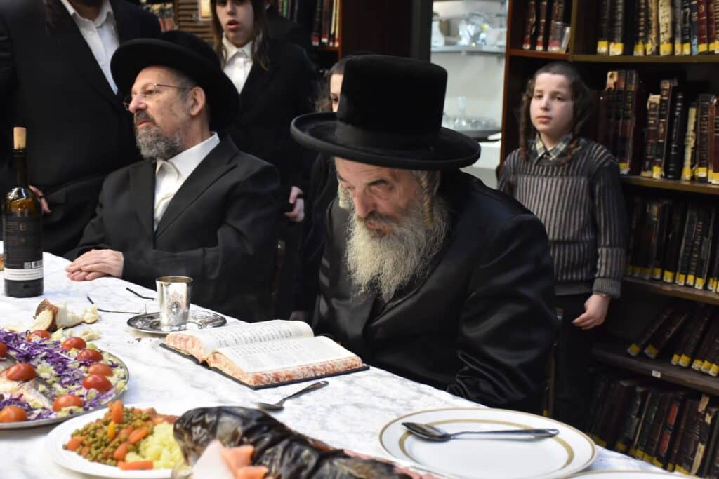 עם הדג הארוך: הרבי מלעלוב ערך טיש לרגל היארצייט