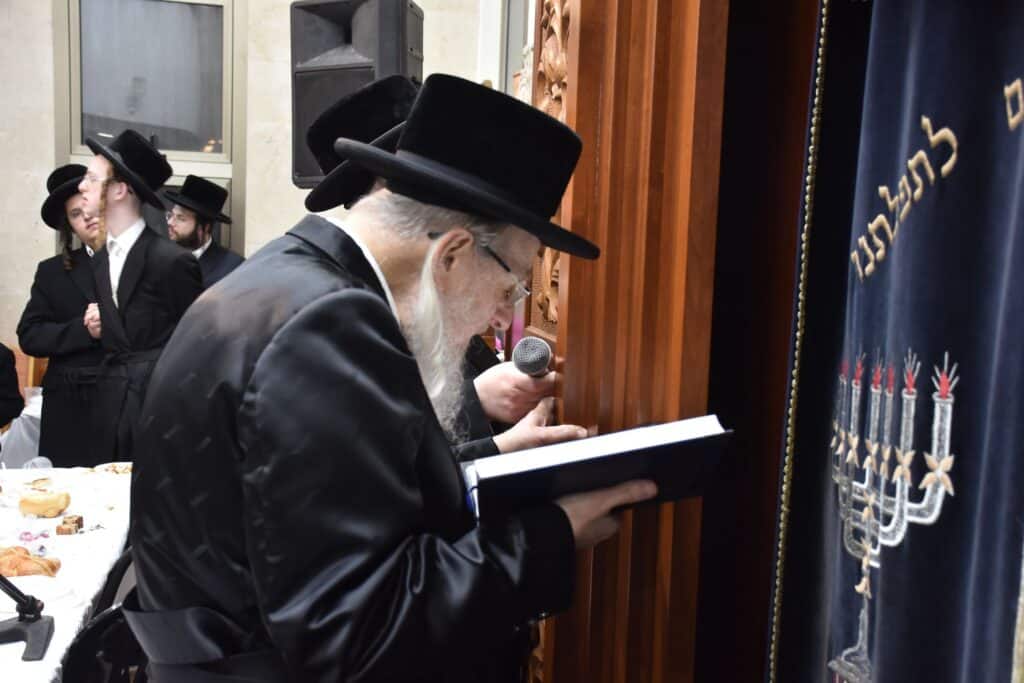 לרגל ההילולא: הרבי מאוזרוב ערך טיש לחסידים