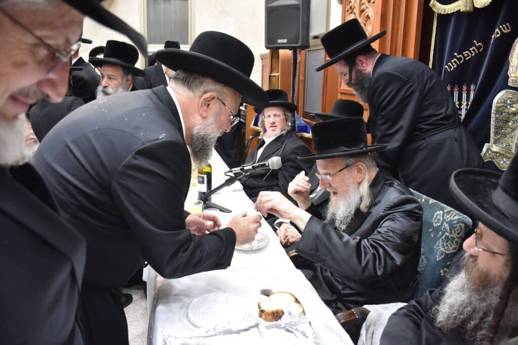 לרגל ההילולא: הרבי מאוזרוב ערך טיש לחסידים