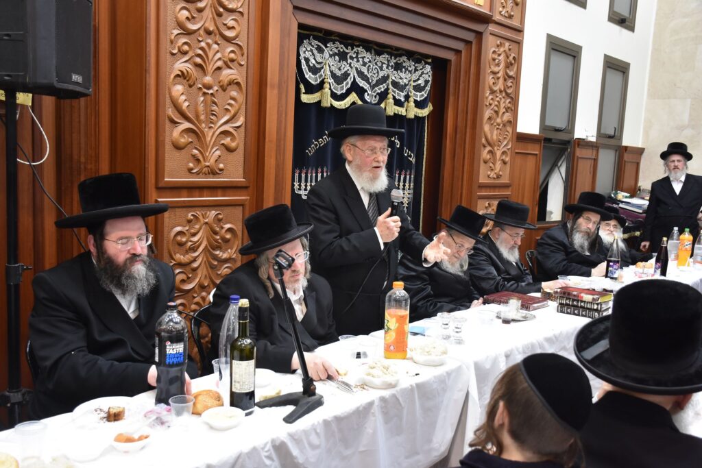 לרגל ההילולא: הרבי מאוזרוב ערך טיש לחסידים