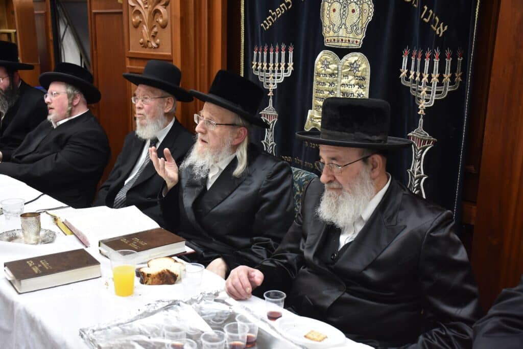 לרגל ההילולא: הרבי מאוזרוב ערך טיש לחסידים