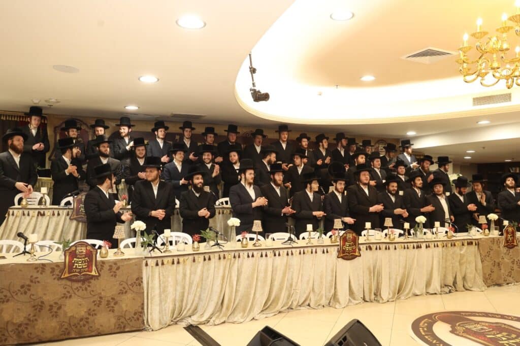 צפו: בחורי ישיבת אורייתא התעטרו בתעודת הוראה