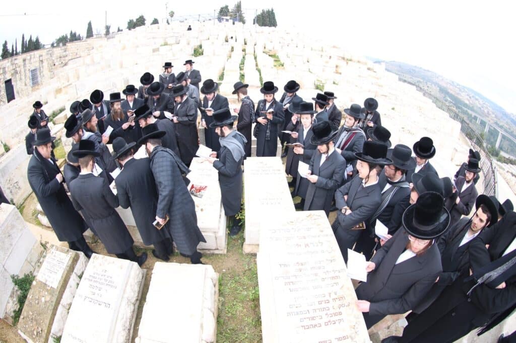 צפו: בחורי ישיבת אורייתא התעטרו בתעודת הוראה