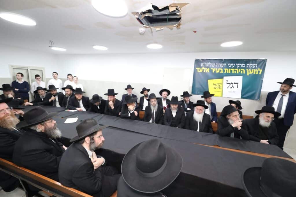 מרן הגר"ד לנדו: "חובה לתמוך בפרוש, זו ההצלה של העיר" מרן הגר"ד לנדו: "חובה לתמוך בפרוש, זו ההצלה של העיר"