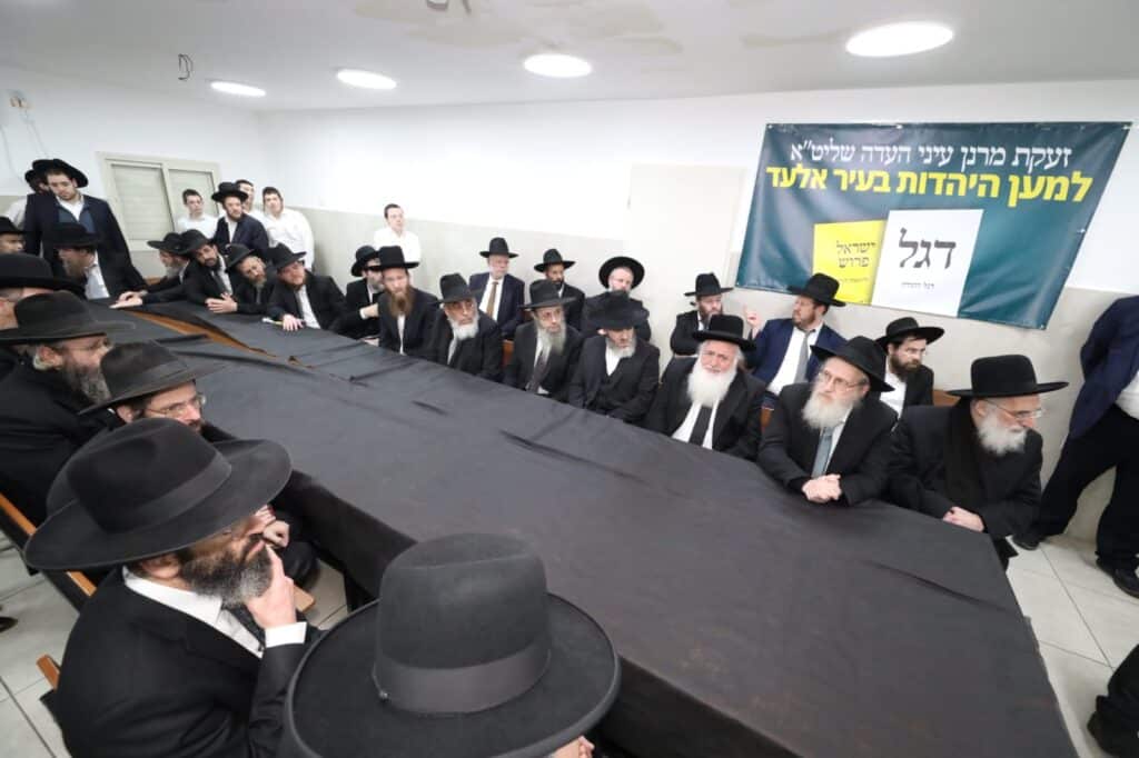 מרן הגר"ד לנדו: "חובה לתמוך בפרוש, זו ההצלה של העיר" מרן הגר"ד לנדו: "חובה לתמוך בפרוש, זו ההצלה של העיר"