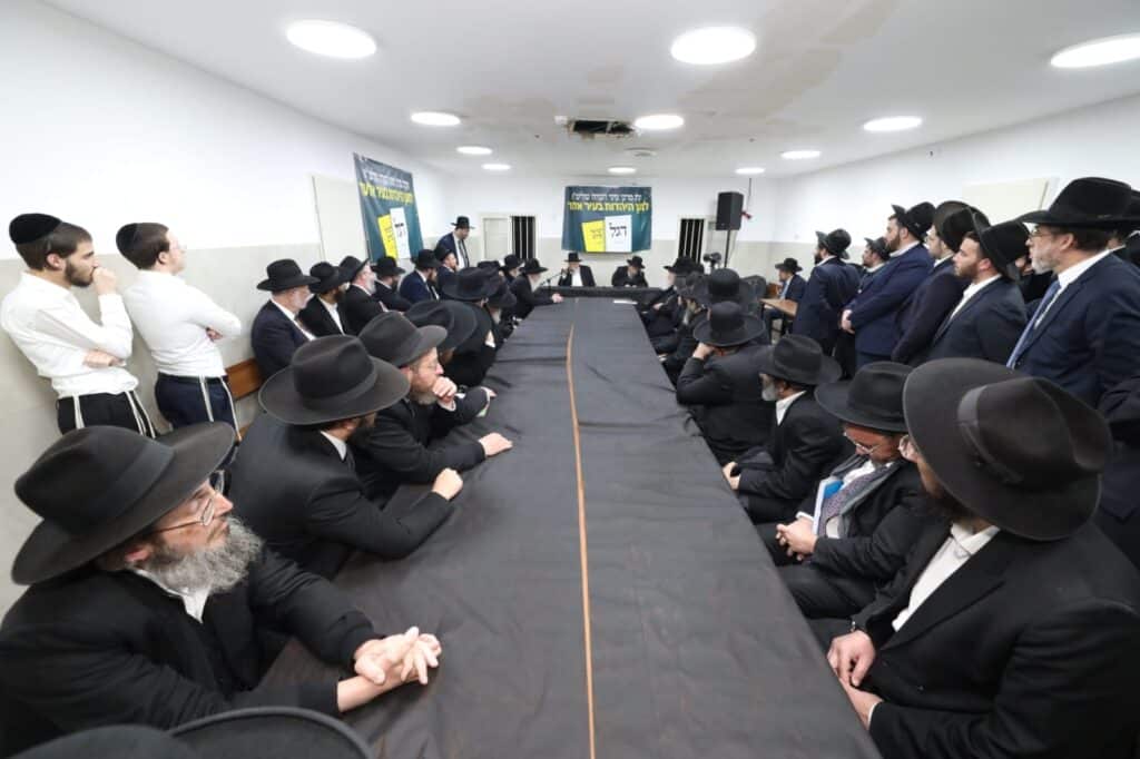 מרן הגר"ד לנדו: "חובה לתמוך בפרוש, זו ההצלה של העיר" מרן הגר"ד לנדו: "חובה לתמוך בפרוש, זו ההצלה של העיר"