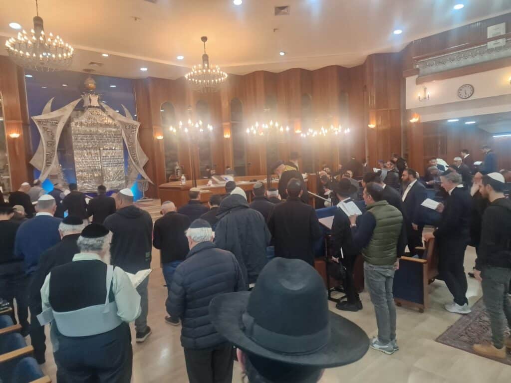 רבה של ירושלים העתיר בדמעות על שלום החיילים והחטופים