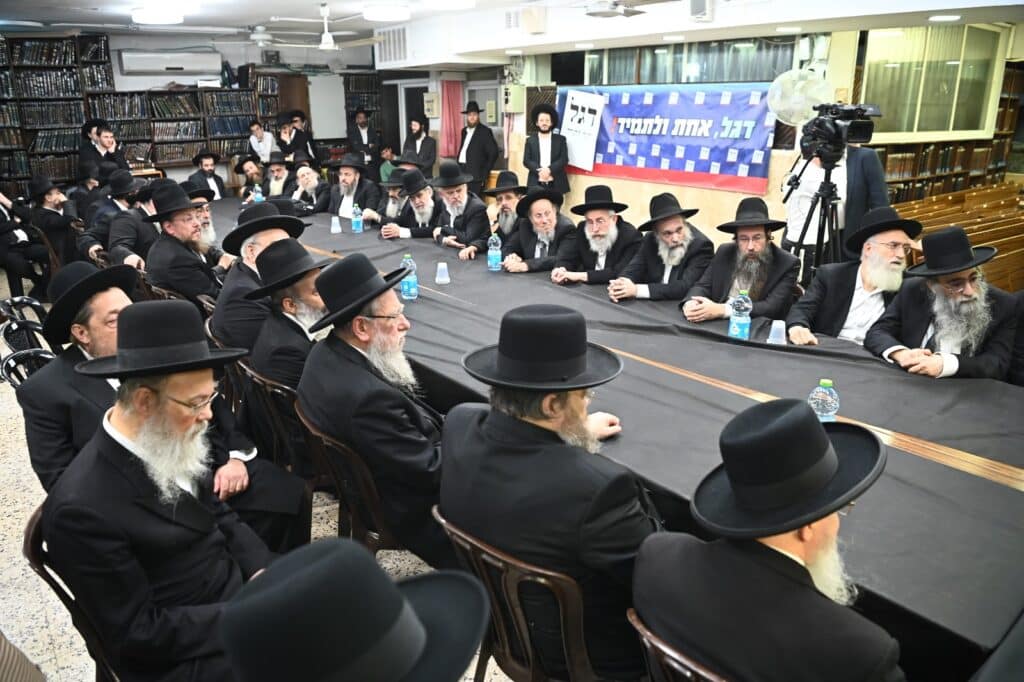 בני ברק: כינוס מאה רבני קהילות בראשות מרן הגר"י זילברשטיין