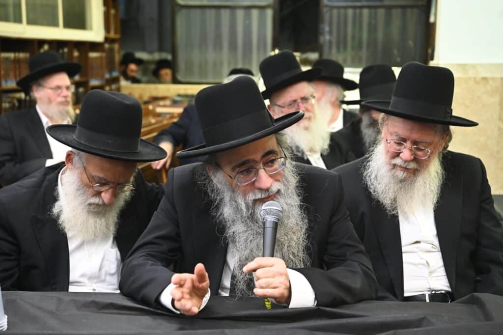 בני ברק: כינוס מאה רבני קהילות בראשות מרן הגר"י זילברשטיין