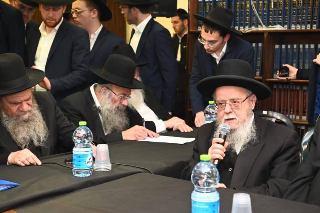 בני ברק: כינוס מאה רבני קהילות בראשות מרן הגר"י זילברשטיין