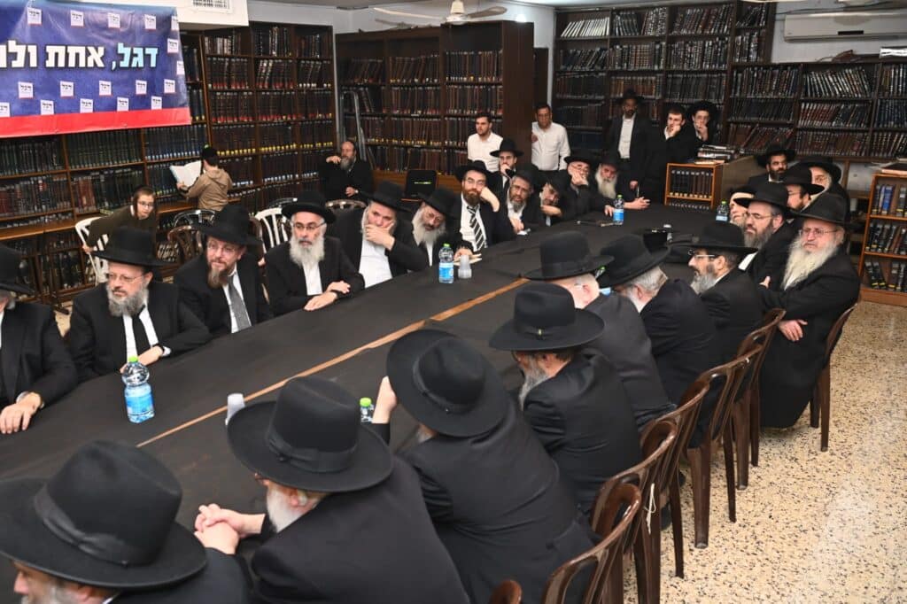 בני ברק: כינוס מאה רבני קהילות בראשות מרן הגר"י זילברשטיין