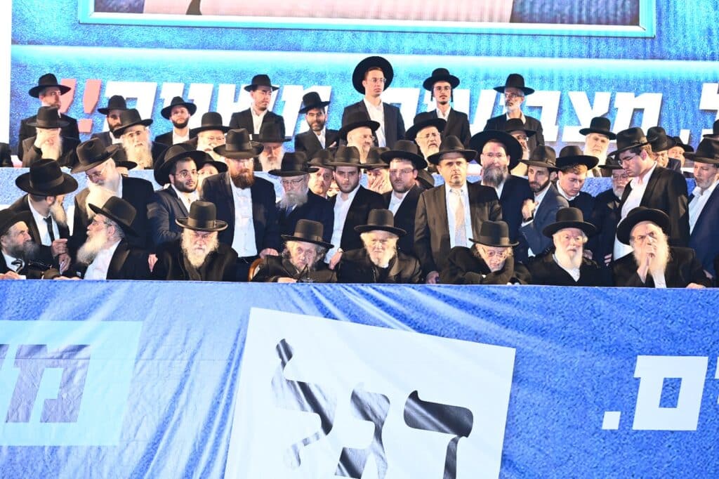 בראשות גדולי ישראל: מאה אלף איש ברחובות בני ברק