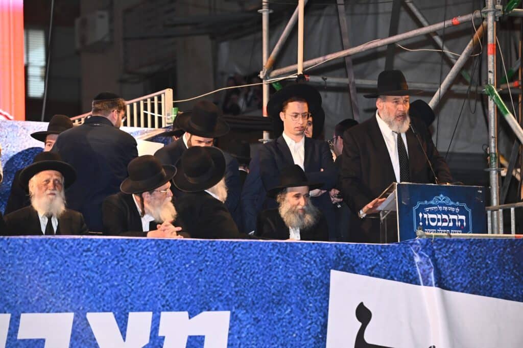 בראשות גדולי ישראל: מאה אלף איש ברחובות בני ברק