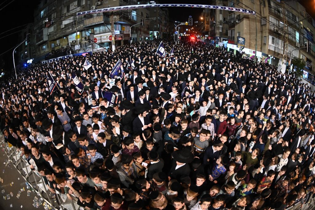 בראשות גדולי ישראל: מאה אלף איש ברחובות בני ברק