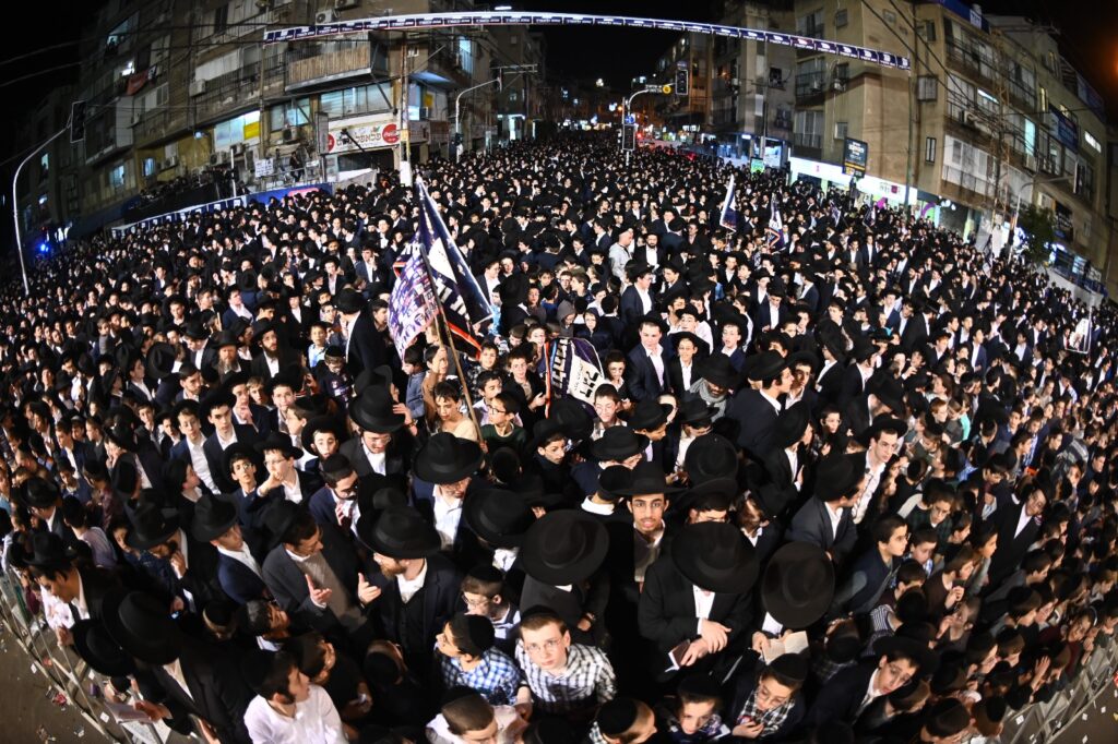 בראשות גדולי ישראל: מאה אלף איש ברחובות בני ברק