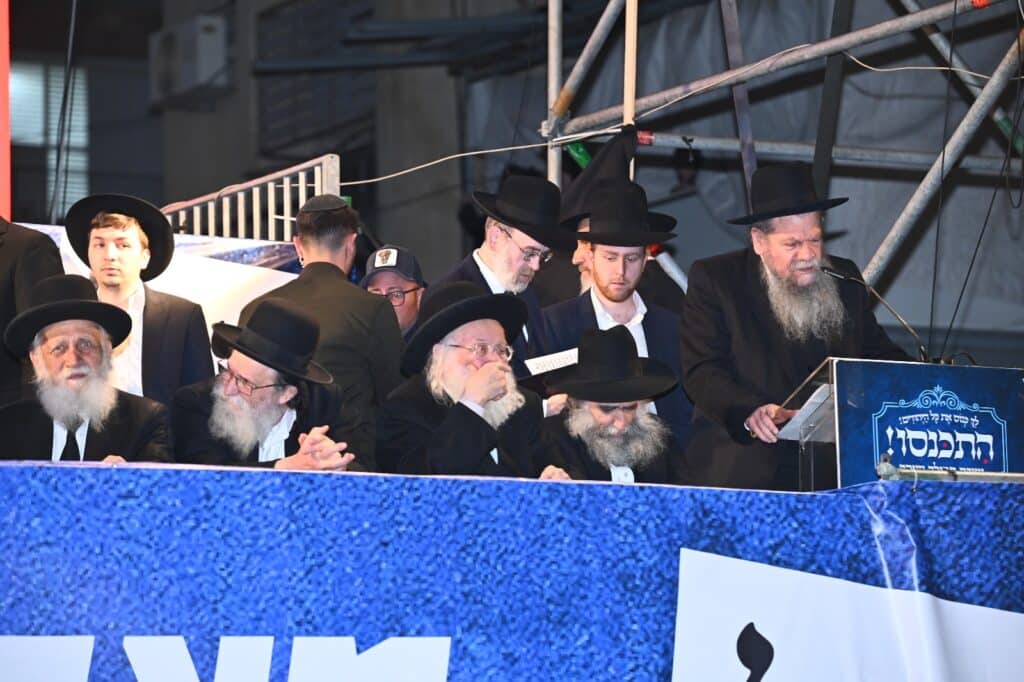 בראשות גדולי ישראל: מאה אלף איש ברחובות בני ברק