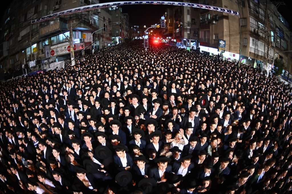 בראשות גדולי ישראל: מאה אלף איש ברחובות בני ברק