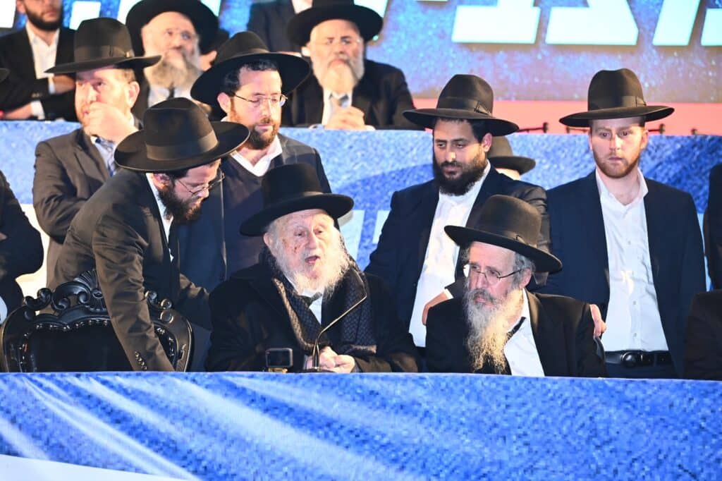 בראשות גדולי ישראל: מאה אלף איש ברחובות בני ברק