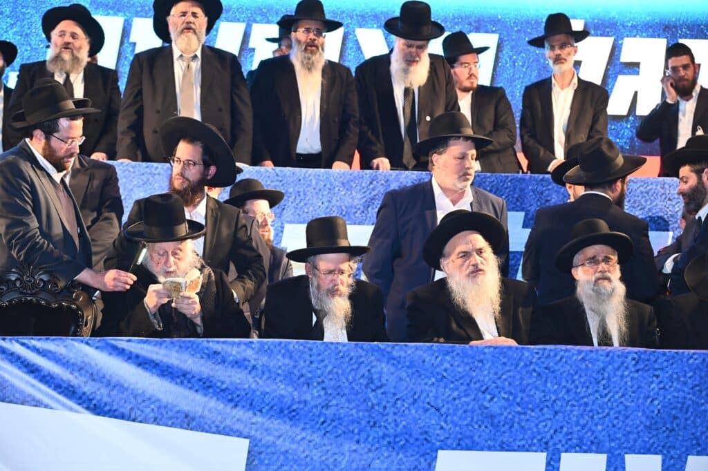 בראשות גדולי ישראל: מאה אלף איש ברחובות בני ברק