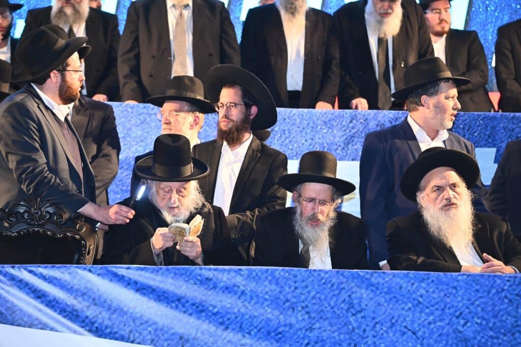 בראשות גדולי ישראל: מאה אלף איש ברחובות בני ברק