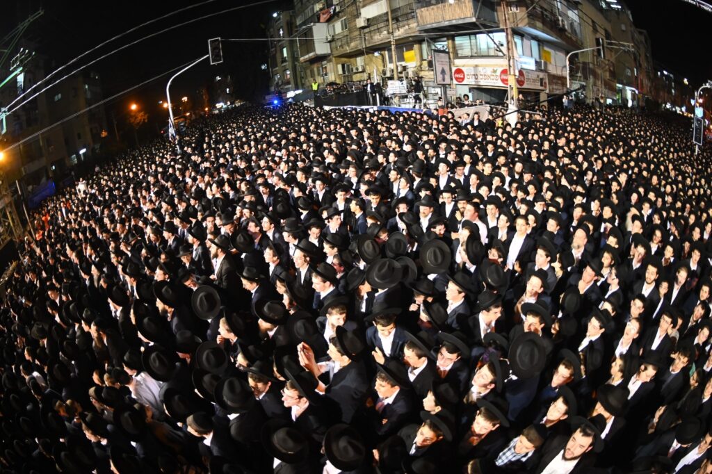 בראשות גדולי ישראל: מאה אלף איש ברחובות בני ברק