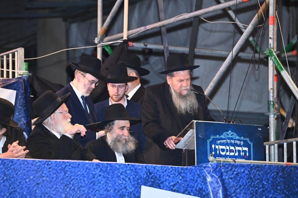 בראשות גדולי ישראל: מאה אלף איש ברחובות בני ברק