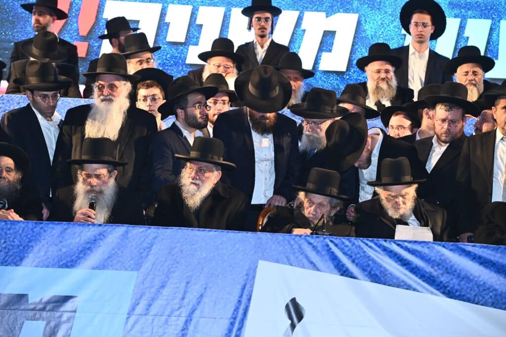 בראשות גדולי ישראל: מאה אלף איש ברחובות בני ברק