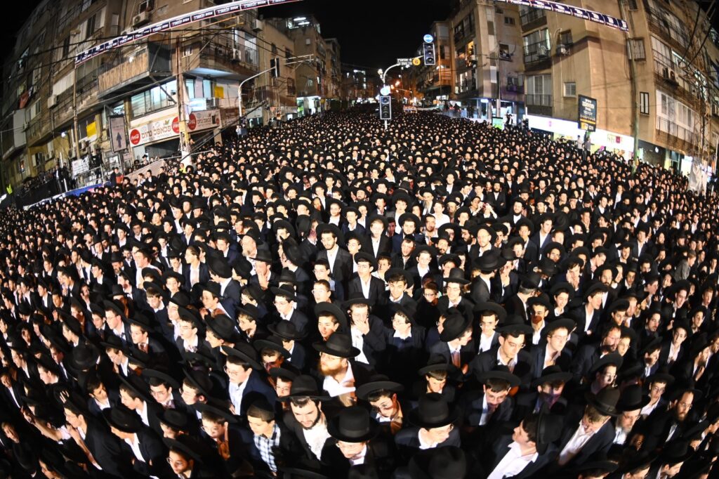 בראשות גדולי ישראל: מאה אלף איש ברחובות בני ברק