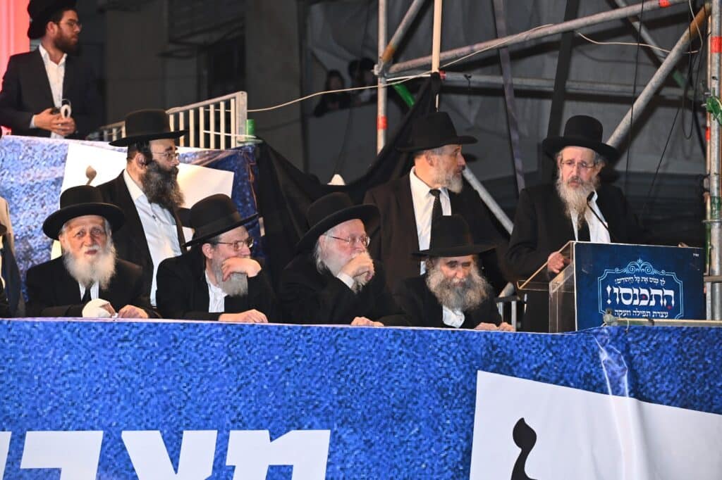 בראשות גדולי ישראל: מאה אלף איש ברחובות בני ברק