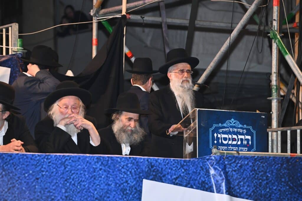 בראשות גדולי ישראל: מאה אלף איש ברחובות בני ברק