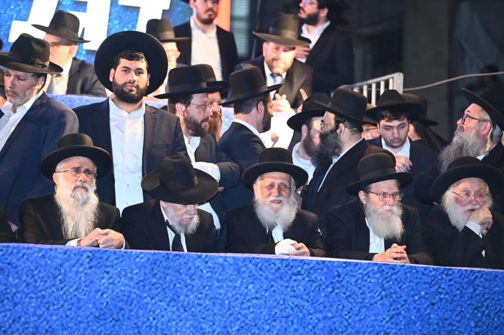 בראשות גדולי ישראל: מאה אלף איש ברחובות בני ברק