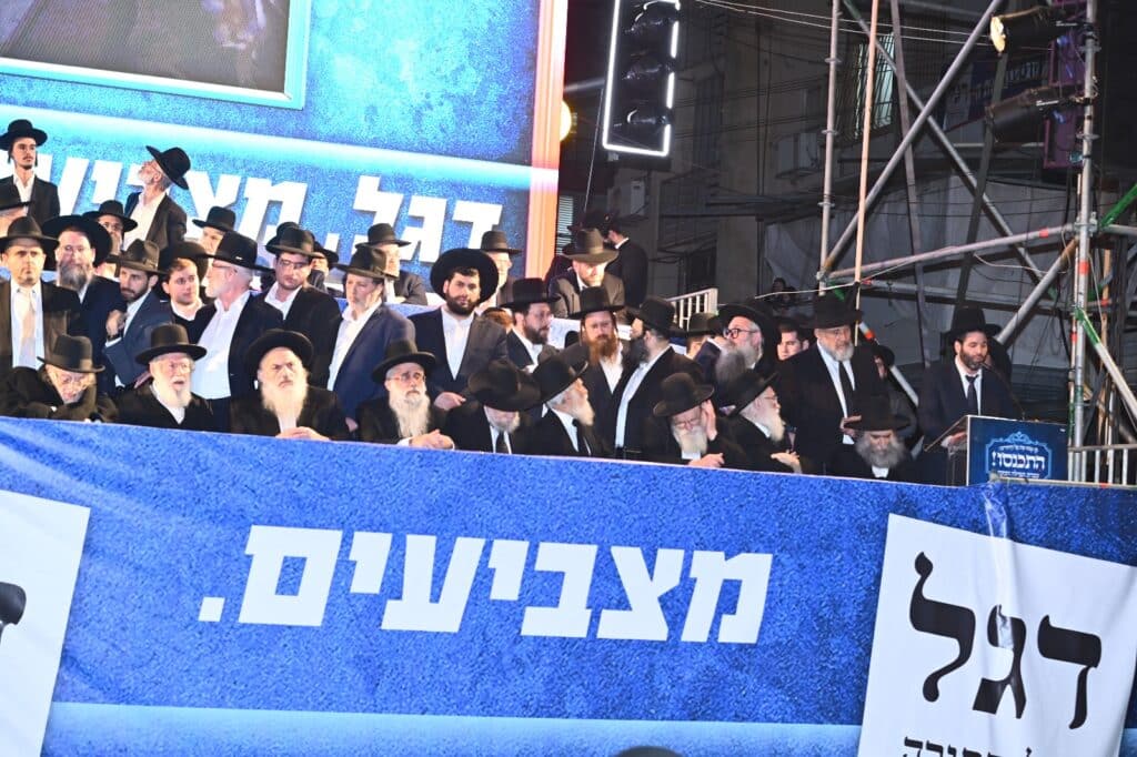 בראשות גדולי ישראל: מאה אלף איש ברחובות בני ברק