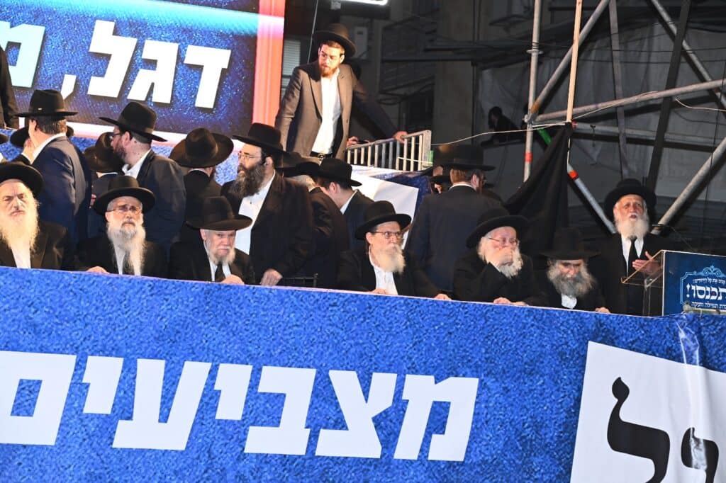 בראשות גדולי ישראל: מאה אלף איש ברחובות בני ברק