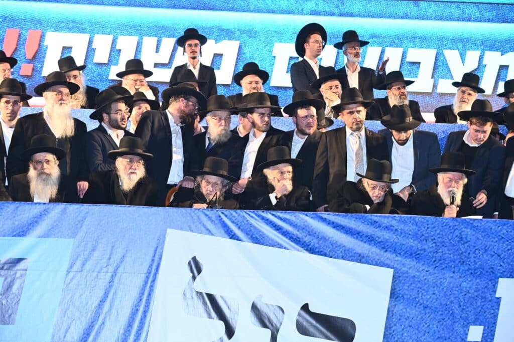 בראשות גדולי ישראל: מאה אלף איש ברחובות בני ברק