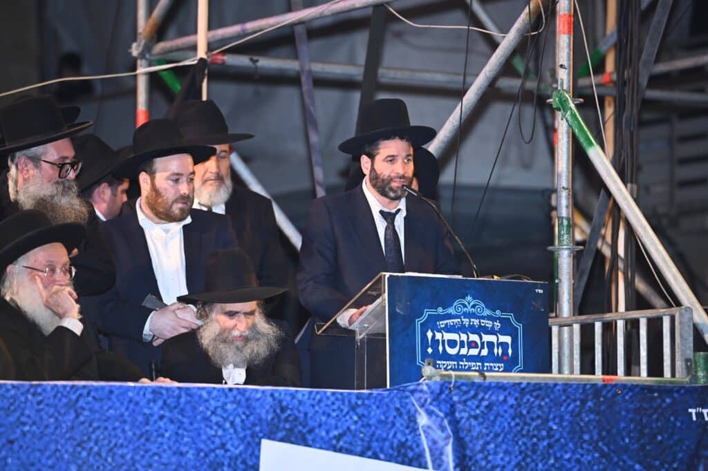 בראשות גדולי ישראל: מאה אלף איש ברחובות בני ברק