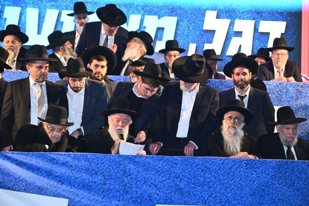 בראשות גדולי ישראל: מאה אלף איש ברחובות בני ברק