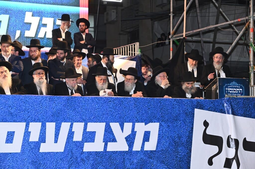 בראשות גדולי ישראל: מאה אלף איש ברחובות בני ברק