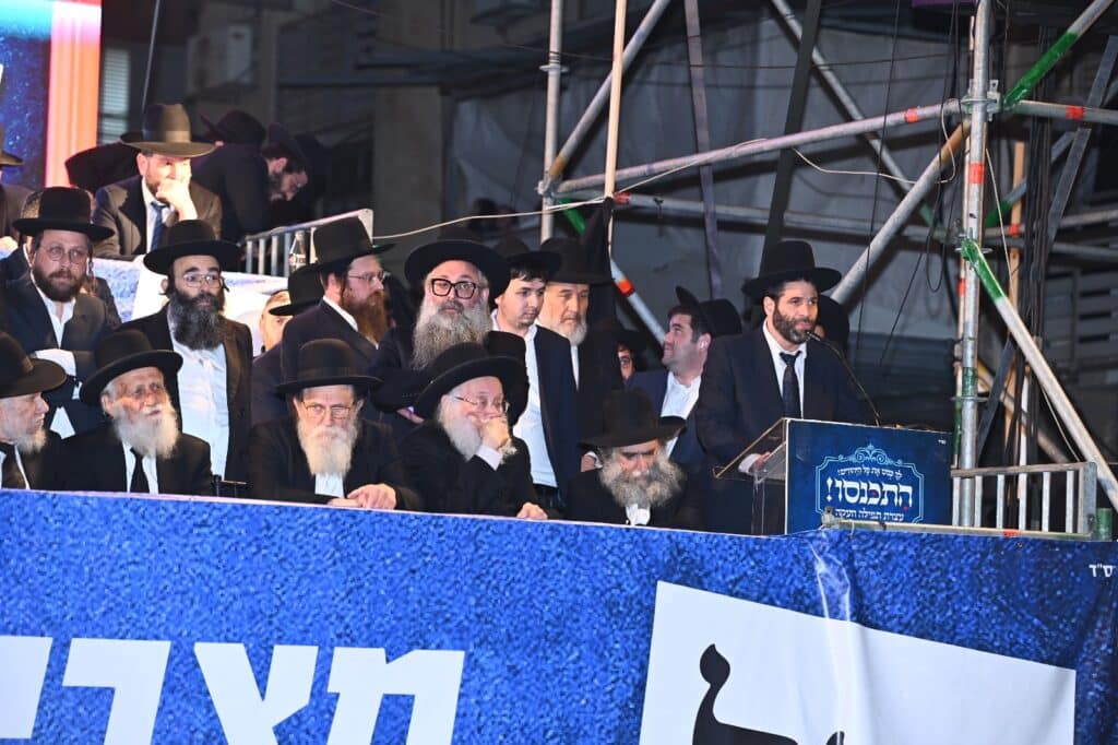 בראשות גדולי ישראל: מאה אלף איש ברחובות בני ברק