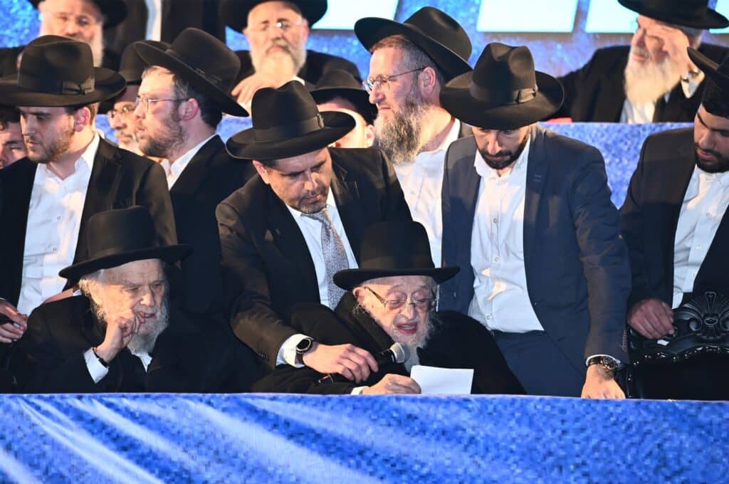 בראשות גדולי ישראל: מאה אלף איש ברחובות בני ברק