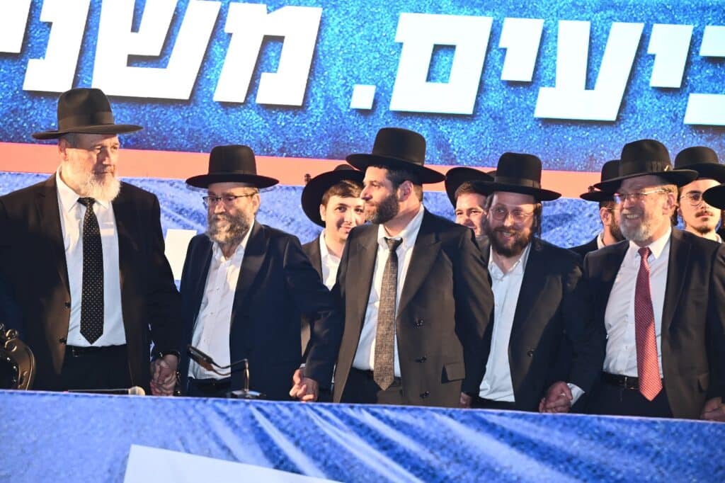 בראשות גדולי ישראל: מאה אלף איש ברחובות בני ברק