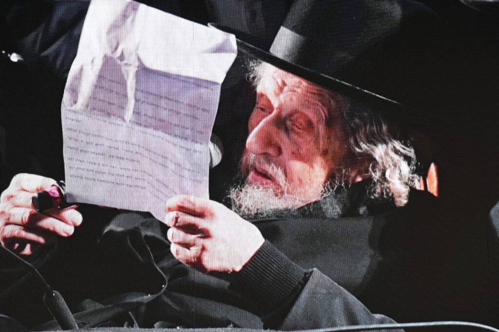 בראשות גדולי ישראל: מאה אלף איש ברחובות בני ברק