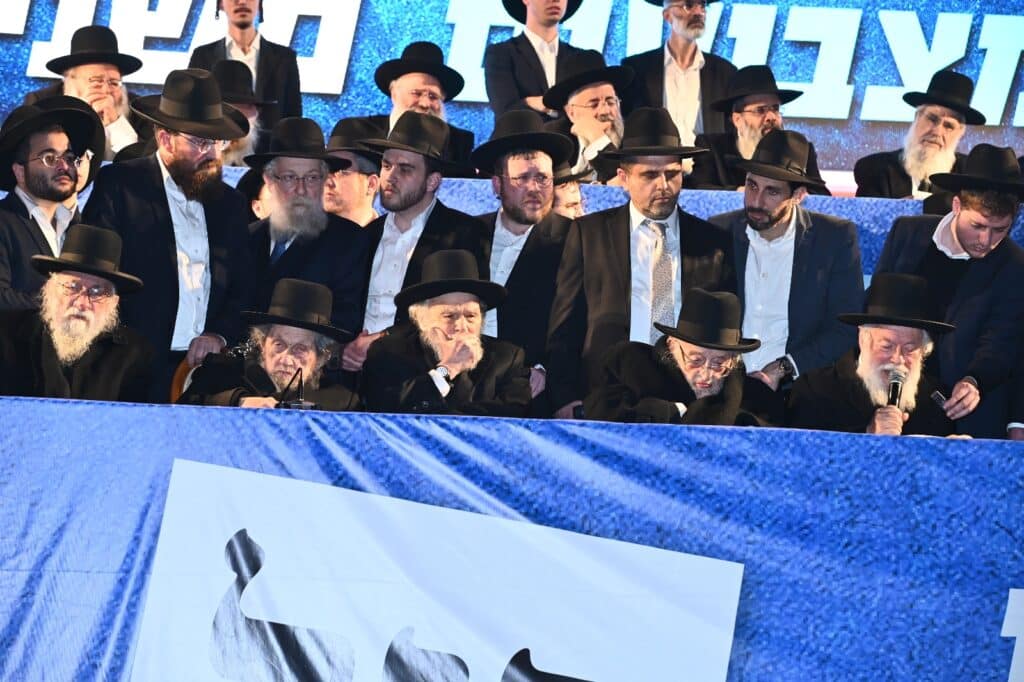 בראשות גדולי ישראל: מאה אלף איש ברחובות בני ברק